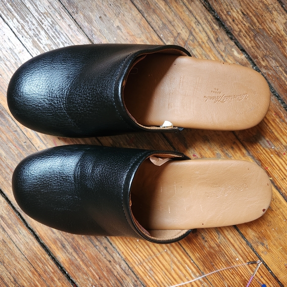 Universal Thread Magnolia Black Clogs - Picture 5 of 6